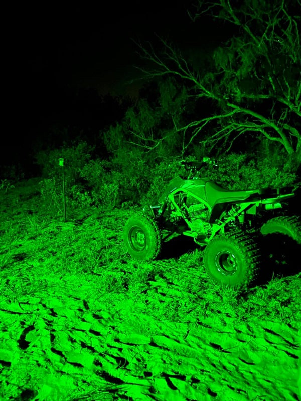Load image into Gallery viewer, Powereful Solar Green Feeder Light for Hunting-25,000 lumens