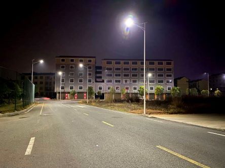 How do solar-powered street lights work?